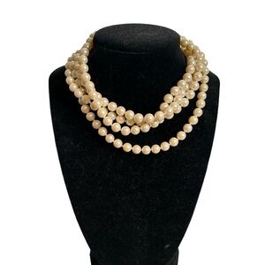 Vintage faux pearl necklace. In good condition. Cream like color. 30” long